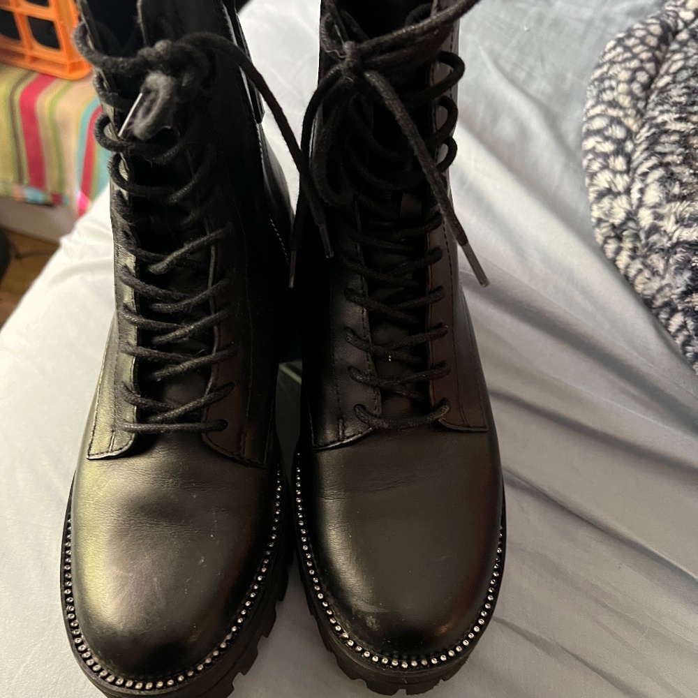 Boots black leather dolce vita 6.5